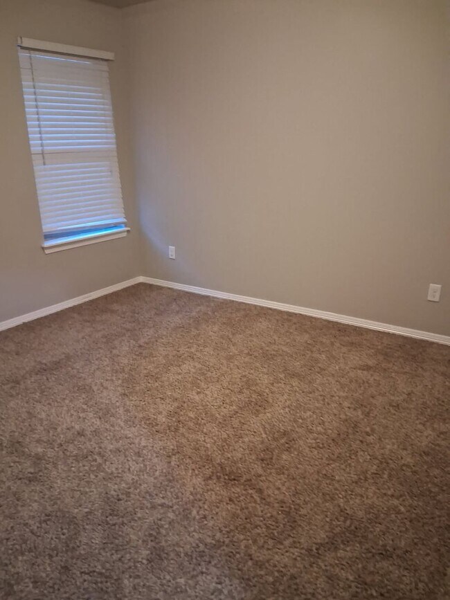 Building Photo - Beautiful 4-Bedroom Home in Edmond – Avail...