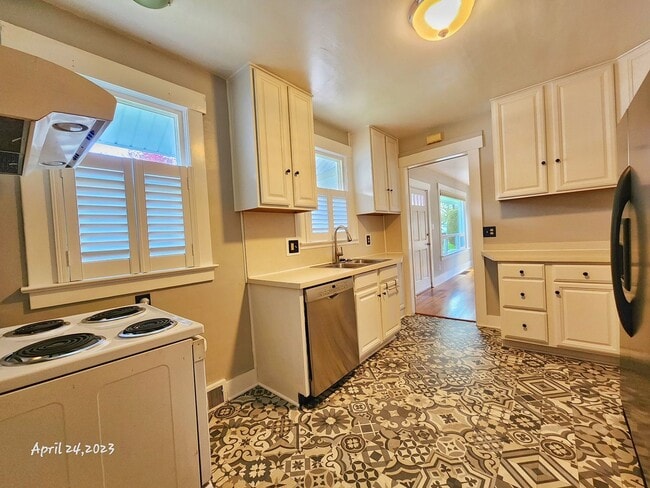 Building Photo - Charming 4 bed 1.75 Bath Home in Ravenna