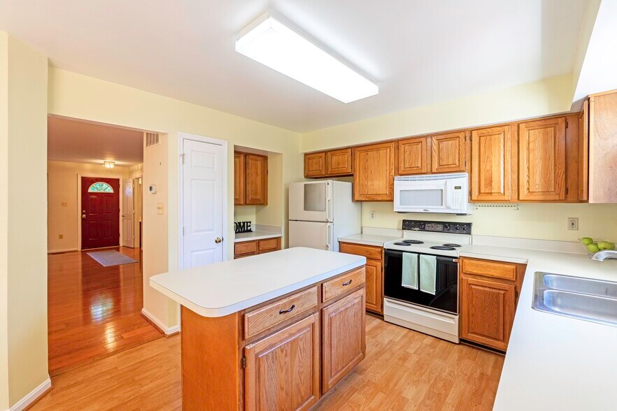 Building Photo - 5708 Belcher Farm Dr