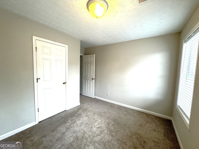 Building Photo - 2121 Silva Ct