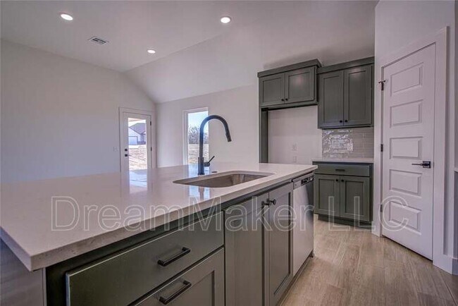 Building Photo - 126 Hope Ave