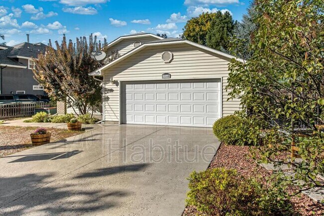 Building Photo - 2160 Dora Ln