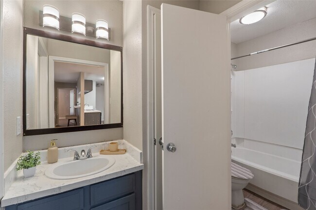 Building Photo - 8923 Antoine Dr