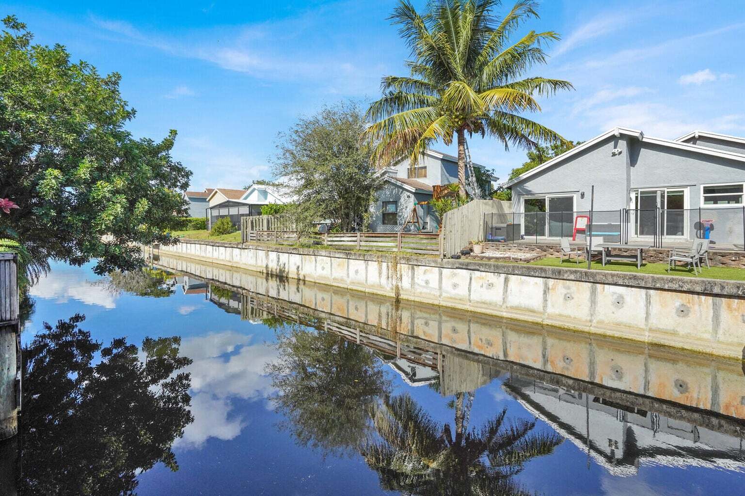 Building Photo - 940 Rainberry Lake Dr