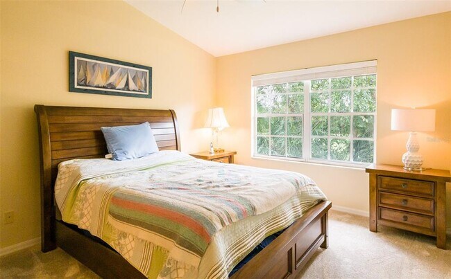 Building Photo - 815 Montrose Dr