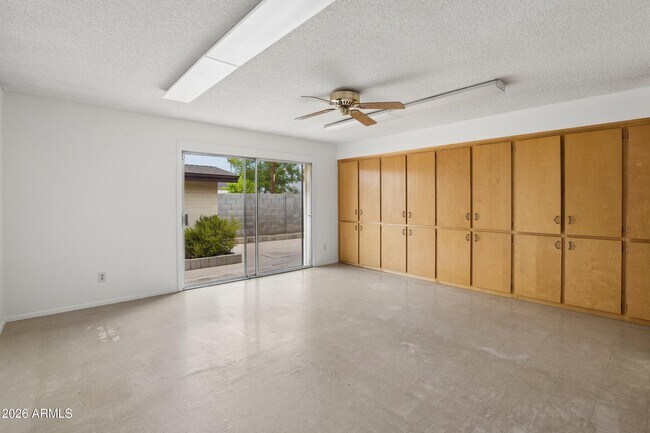 Building Photo - 1014 E Balboa Cir