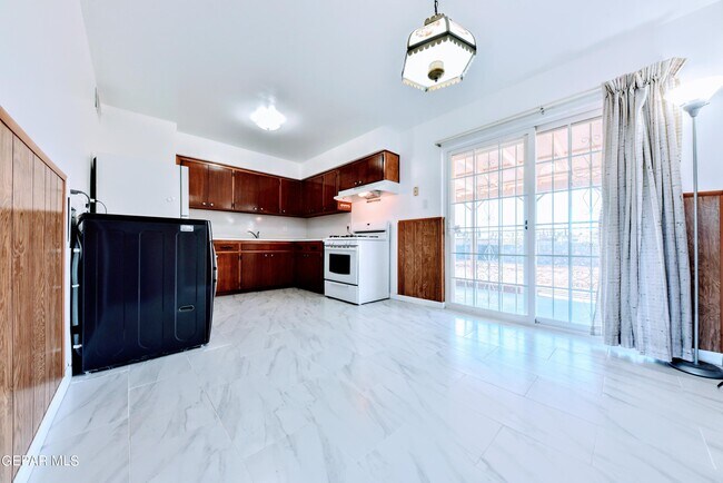 Building Photo - 4909 Winthrop Dr