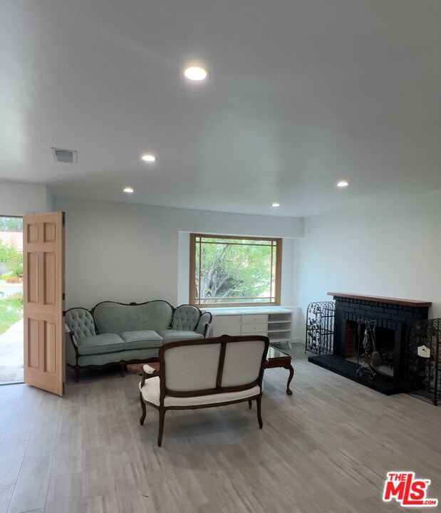 Building Photo - 30872 Janlor Dr