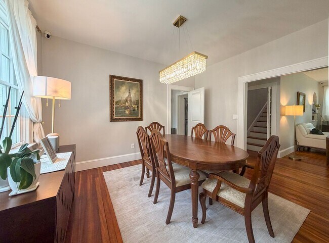 Building Photo - Luxury Historic Home Near UF | Fully Renovated 3BR/2BA with Private Yard & Premium Finishes
