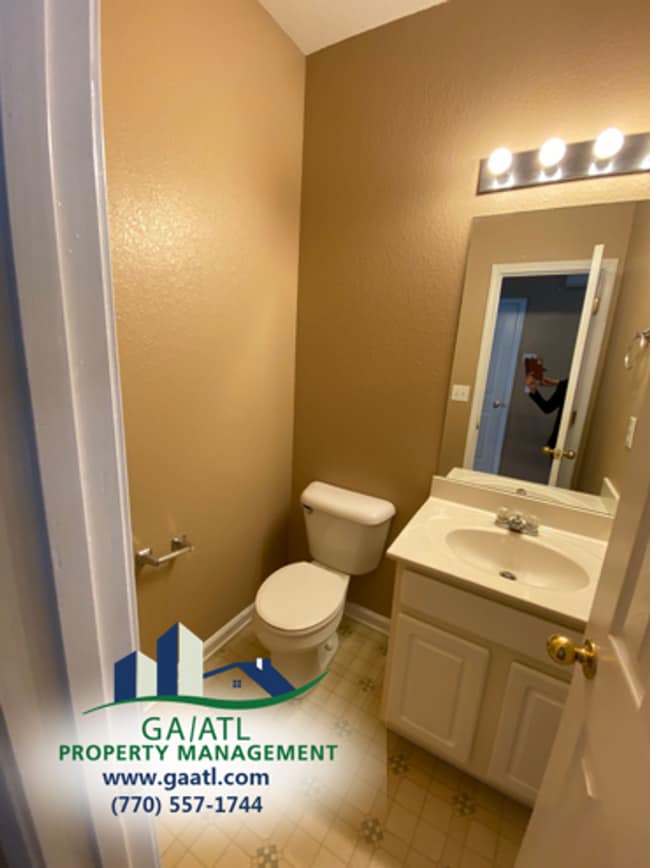 Building Photo - Spacious 3-bedroom townhouse in Riverdale