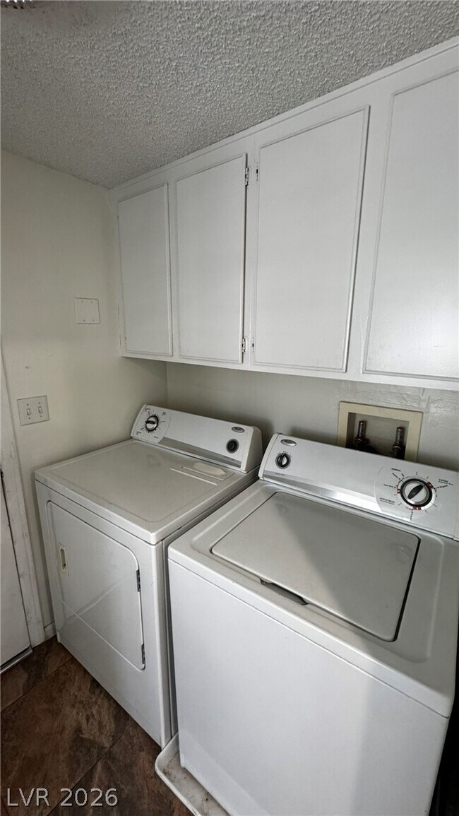 Building Photo - 317 Warmside Dr