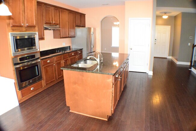Building Photo - Beautiful home featuring 4 bedrooms, 2.5 bath and a loft.