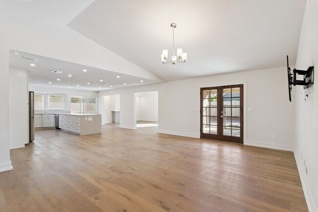 Building Photo - 923 N 59th St