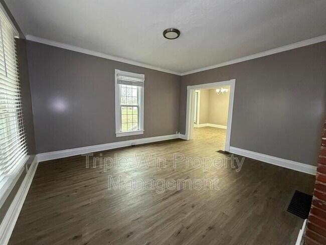 Building Photo - 307 State Hwy 47