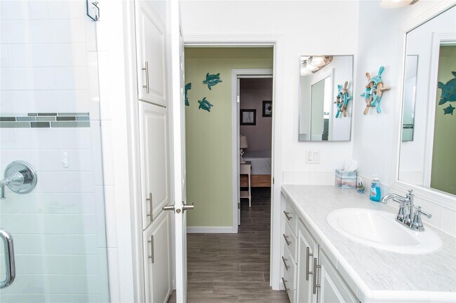 Building Photo - 375 NE Wharf Way