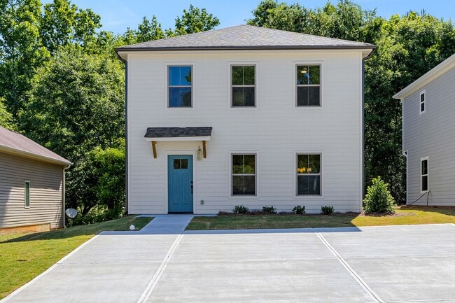 Building Photo - 3 Bedroom Walkable to Downtown Zebulon. Lawncare included!