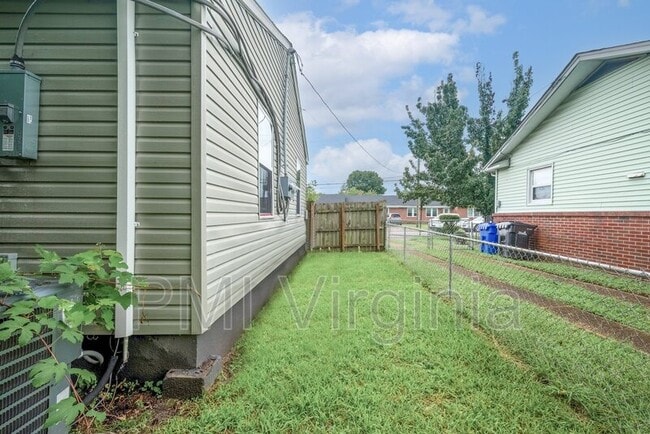 Building Photo - 68 Carver Cir