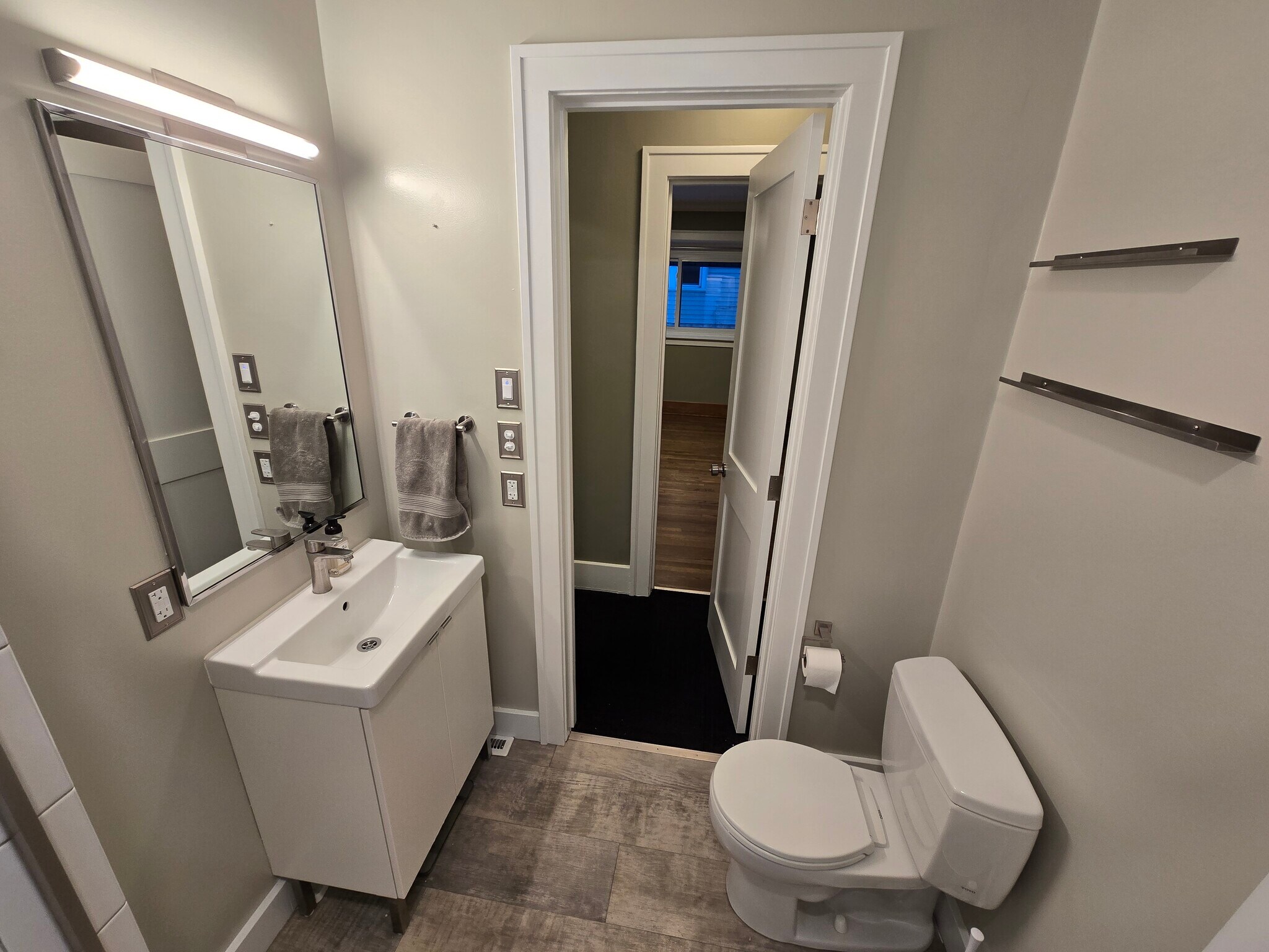 bath - 1019 Widdicomb Ave NW