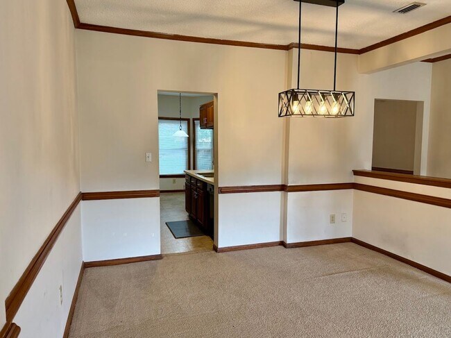 Building Photo - Stunning 3-bedroom Townhome in Heart of Vi...