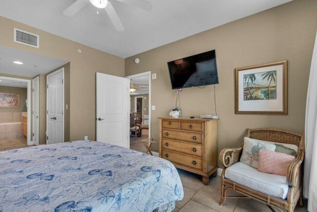 Building Photo - 2 Portofino Dr