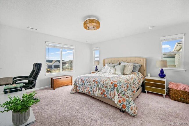 Building Photo - Windsor Home