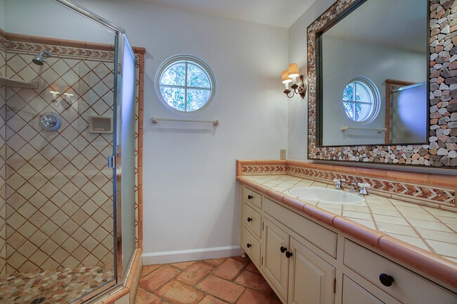 Building Photo - 4049 N 57th Pl