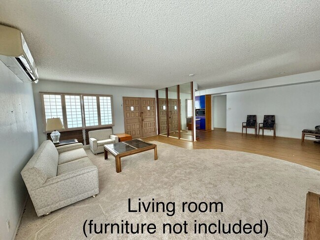 Building Photo - Newtown Estates, 3 bdrm, 2 bath, 2 car enc...