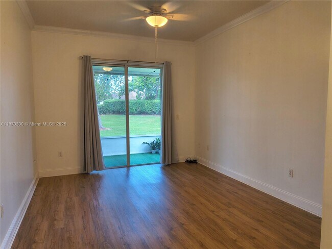 Building Photo - 440 SE 25th Dr