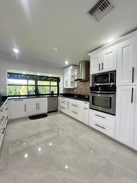 Building Photo - 10401 SW 93rd St