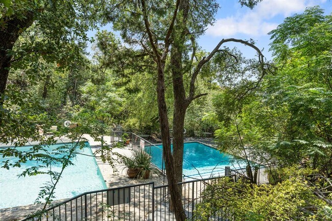 Building Photo - 4711 Spicewood Springs Rd