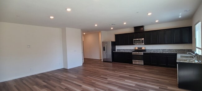 Building Photo - West Roseville Single Story Lennar Solar Pavia @ Fiddyment Farm, 4 bed, 2 ba 1772 sq foot - Park ...