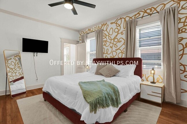 Building Photo - 397 Angelus St