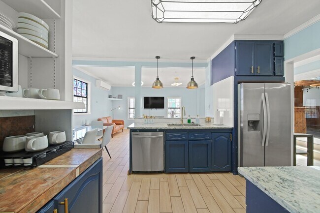 Building Photo - 1015 9th St
