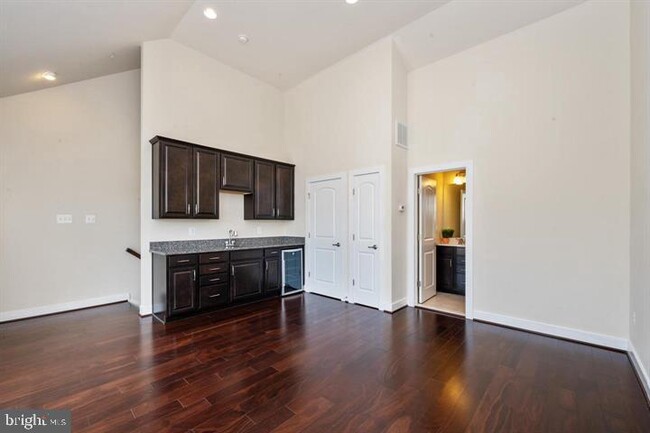 Building Photo - 219 Strummer Ln