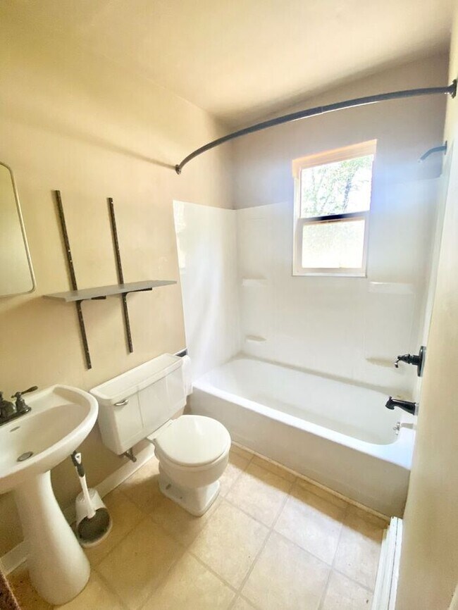 Building Photo - Cute House for Rent near CSU & Old Town! Initial Lease through June 2026. Move in ready!