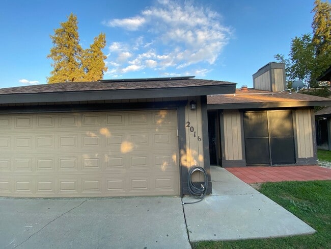 Primary Photo - Cozy Home for rent in Visalia