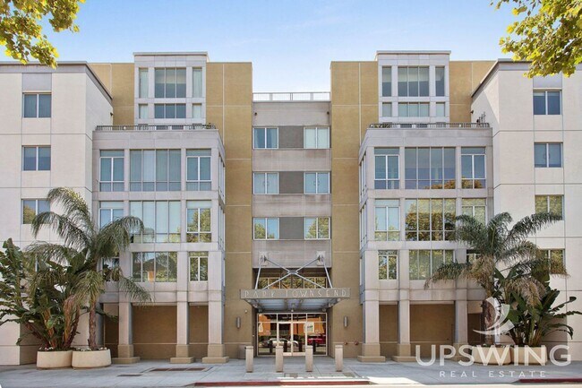 Building Photo - Incredibly Spacious Furnished 2 Bedroom/2 Bath Condo at Park Townsend