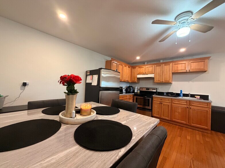 Building Photo - 532 East St