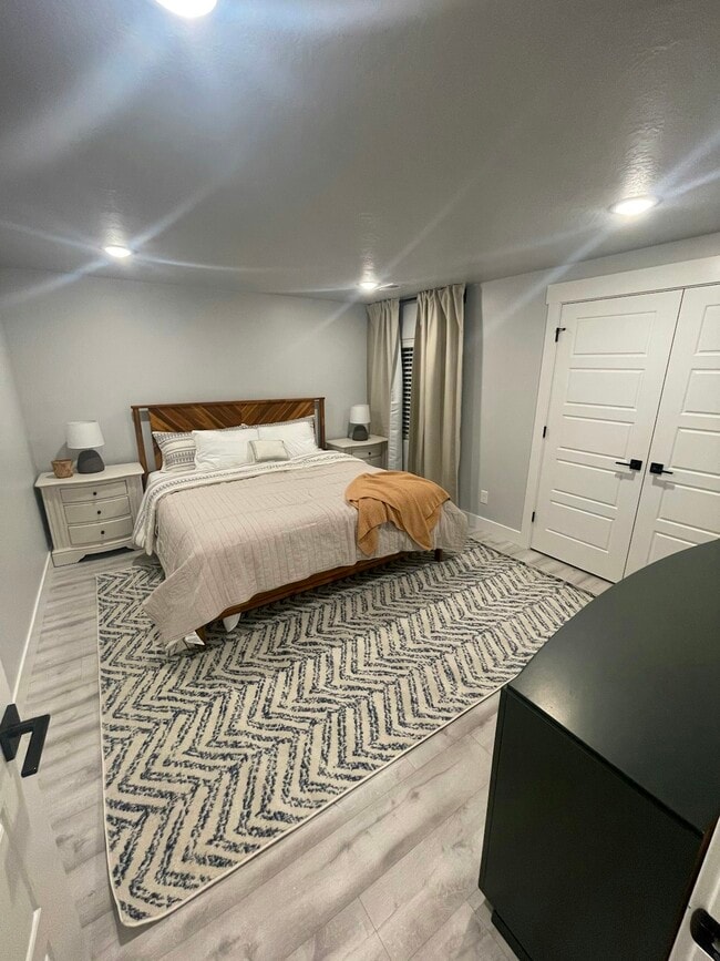 Building Photo - 201 N 20 W