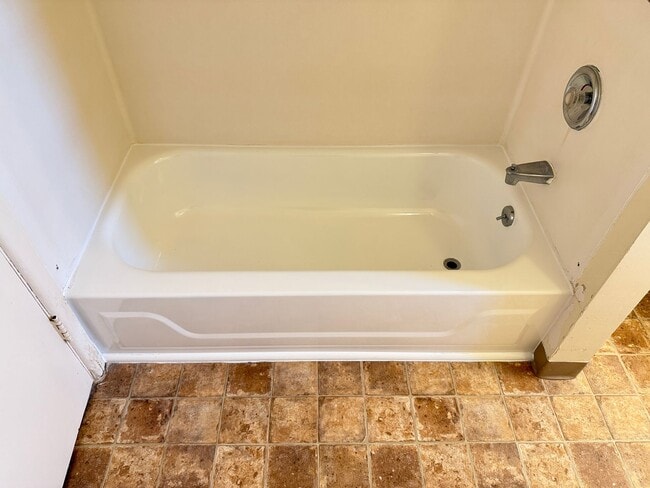 Building Photo - 3 bedroom, 1.5 bath house in Eugene!