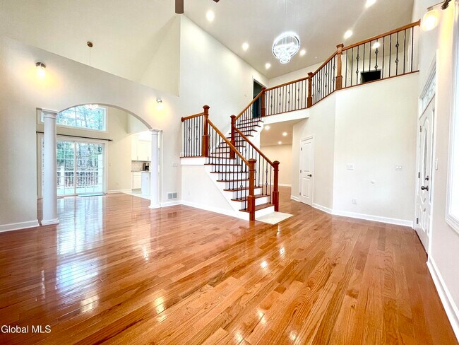 Building Photo - 11 Poplar Dr