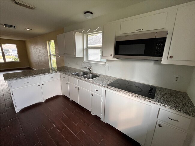 Building Photo - 11842 Greencanyon Dr