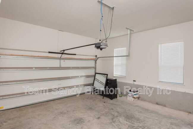 Building Photo - 9599 Pebble Stone Dr