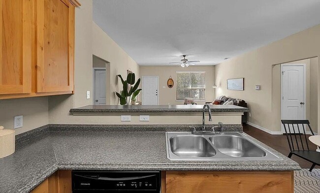 Building Photo - 137 Flat Creek Dr