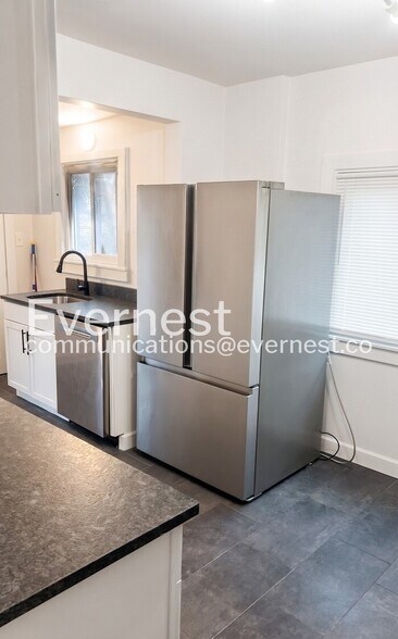 Building Photo - 2730 Elliott Ave