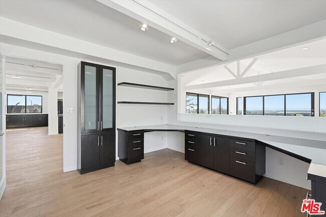 Building Photo - 18131 Kingsport Dr