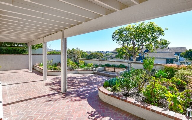 Building Photo - 7 Sandbar Dr