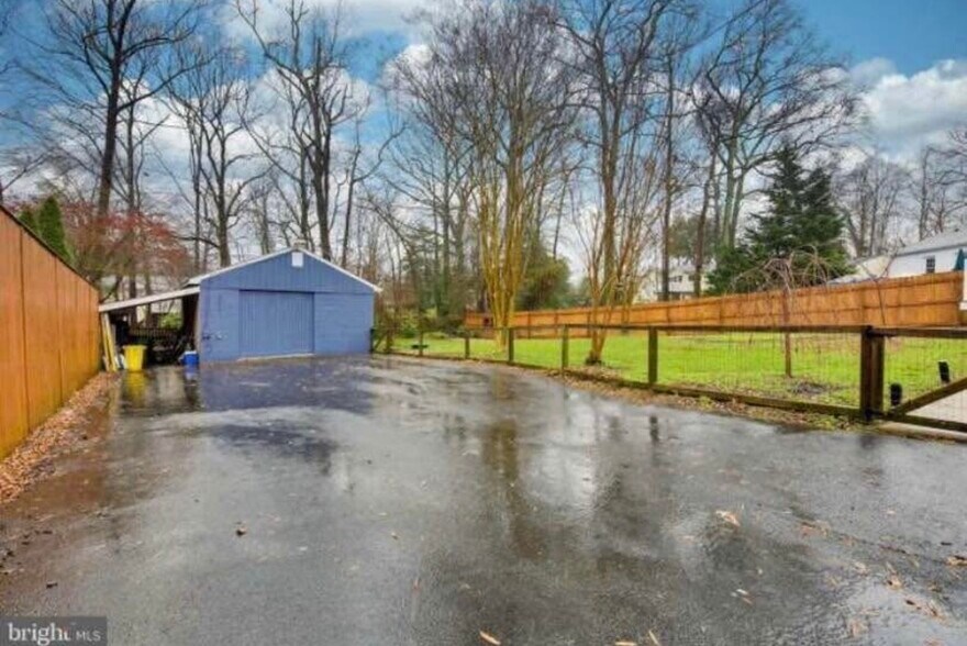 Building Photo - 302 Cedar Ln