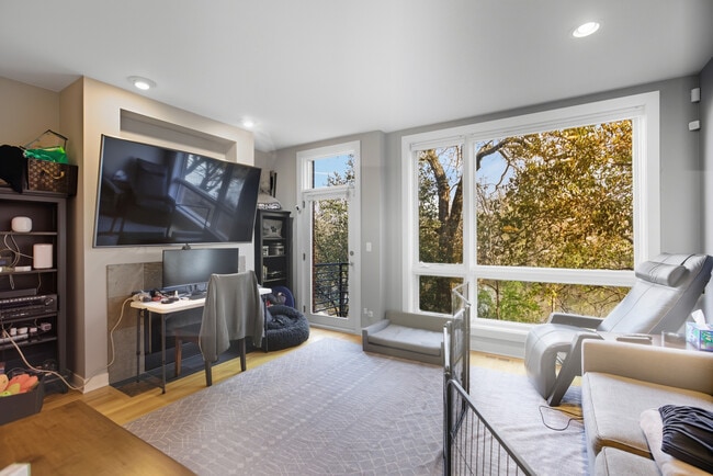 Primary Photo - 2854 N River Walk Dr