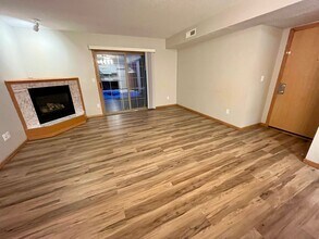 Building Photo - Updated 2 BR Condo in the Heart of Coralville! Available NOW!!!